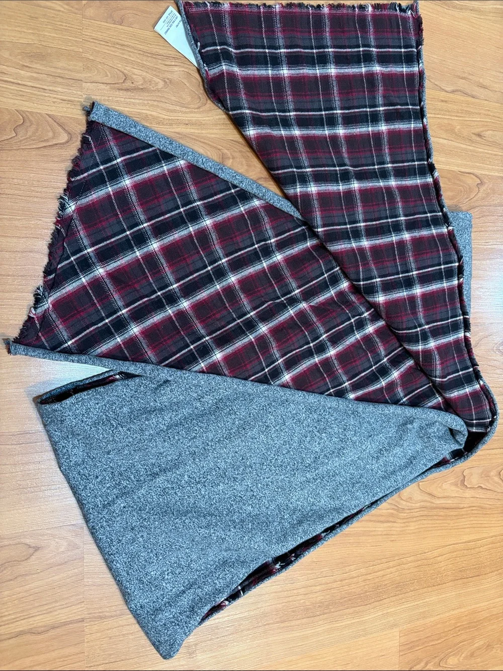 Izzue reversible scarf